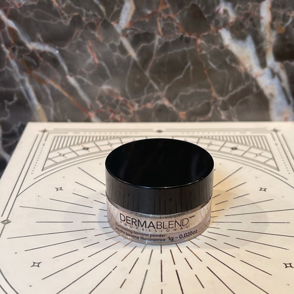 5 for $25 item 🌺 Mini Dermablend Banana Powder